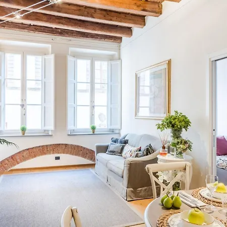 Paolino's 2 Bedrooms Close To Bus Terminal Lucca