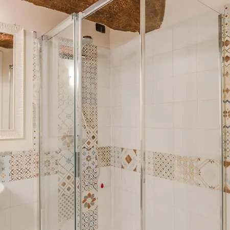 Paolino's 2 Bedrooms Close To Bus Terminal Apartment *