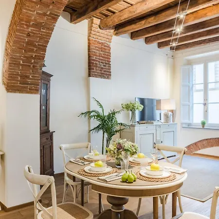 Paolino's 2 Bedrooms Close To Bus Terminal Apartment Lucca