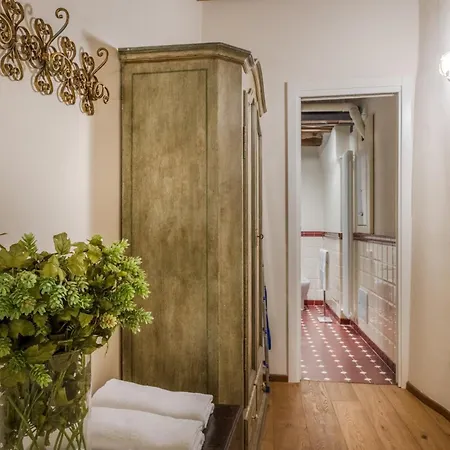 Paolino's 2 Bedrooms Close To Bus Terminal Apartment Lucca
