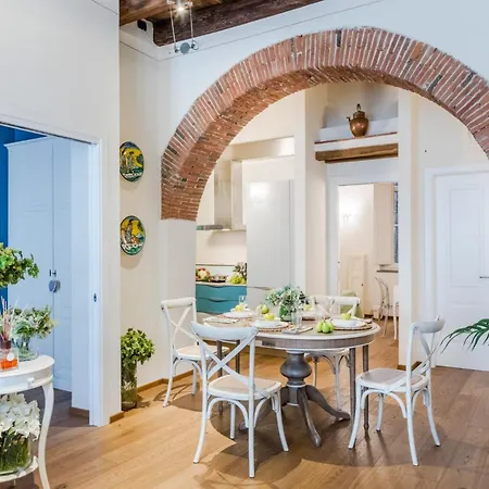 Paolino's 2 Bedrooms Close To Bus Terminal Апартаменты